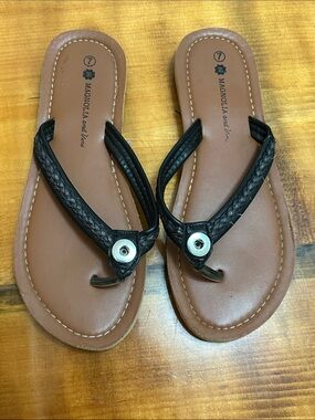 Magnolia and Vine Women's Black Braided Thong Sandals